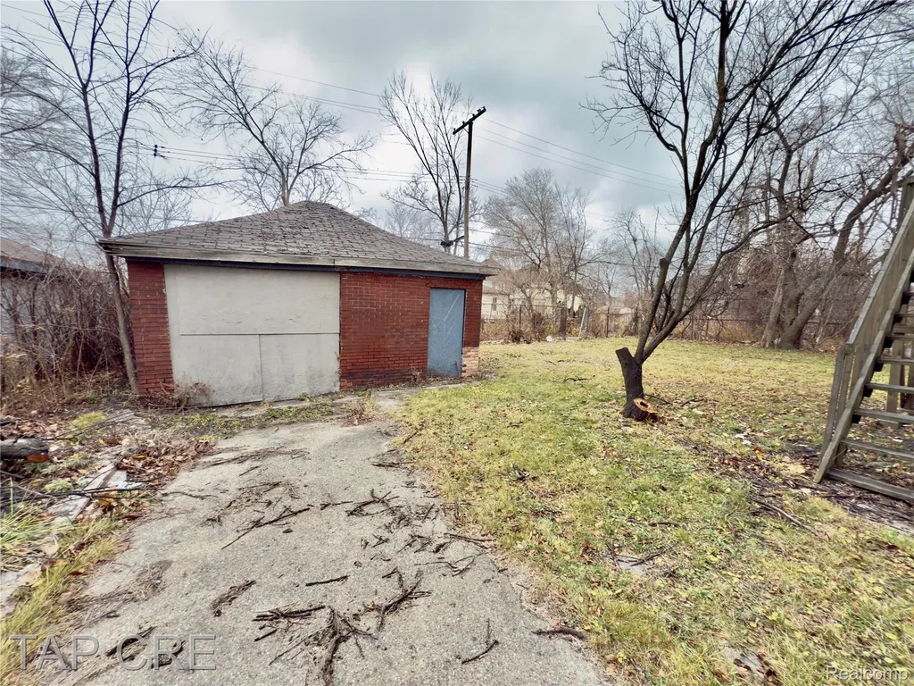 1092 E Grand Boulevard Detroit City MI 48207