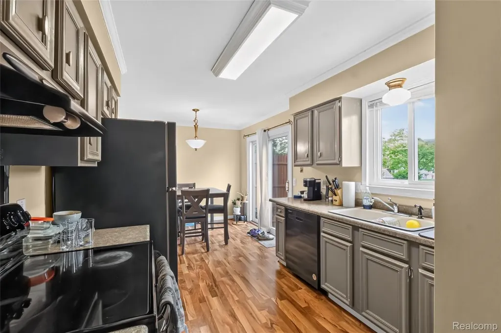 2312 Darwin Lane Saginaw Charter Township MI 48603