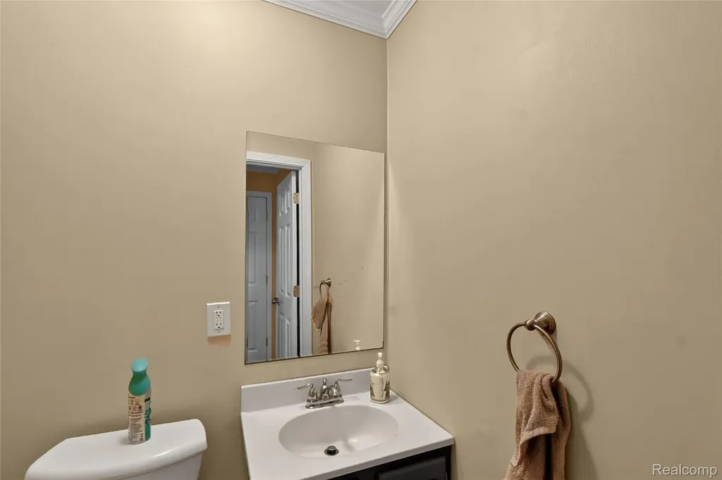 2312 Darwin Lane Saginaw Charter Township MI 48603