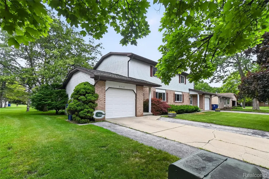 2312 Darwin Lane Saginaw Charter Township MI 48603