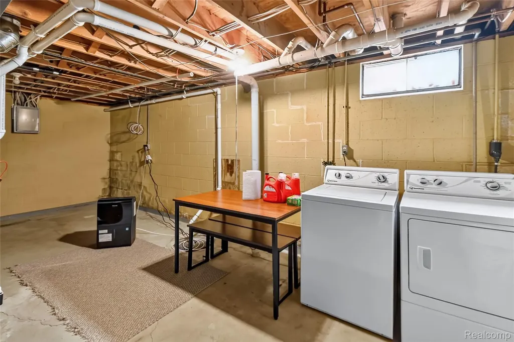 2312 Darwin Lane Saginaw Charter Township MI 48603
