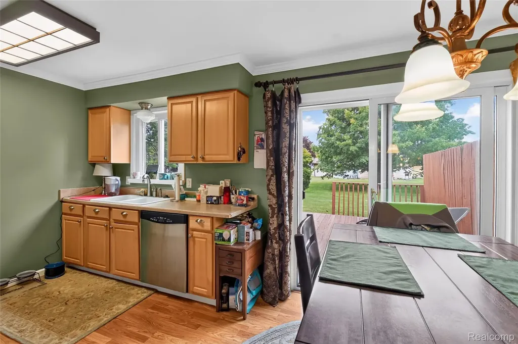 2312 Darwin Lane Saginaw Charter Township MI 48603