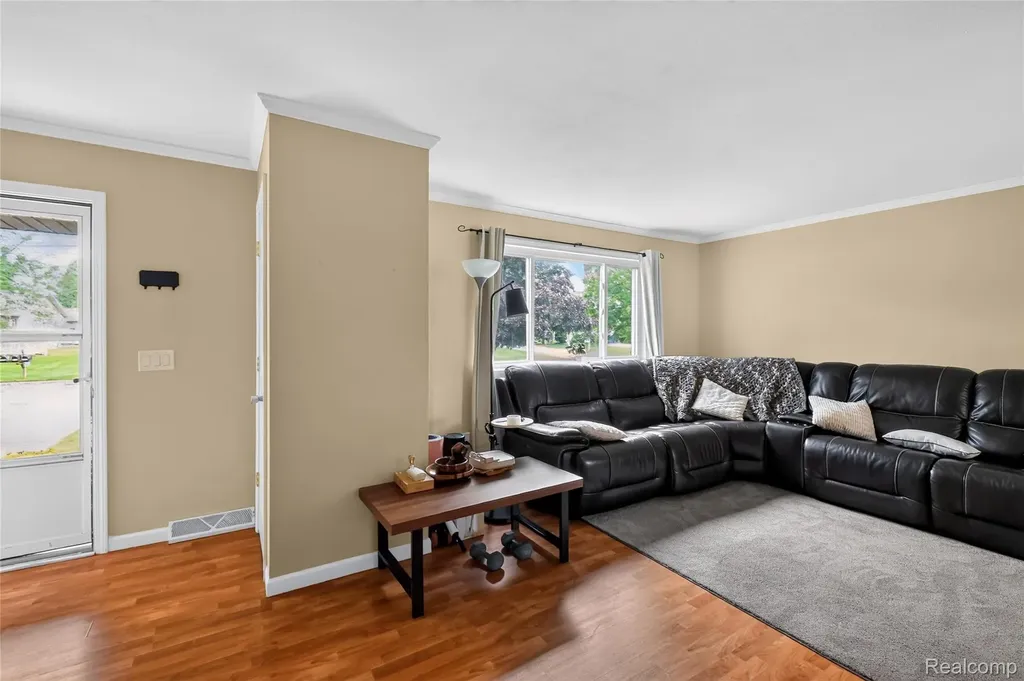 2312 Darwin Lane Saginaw Charter Township MI 48603