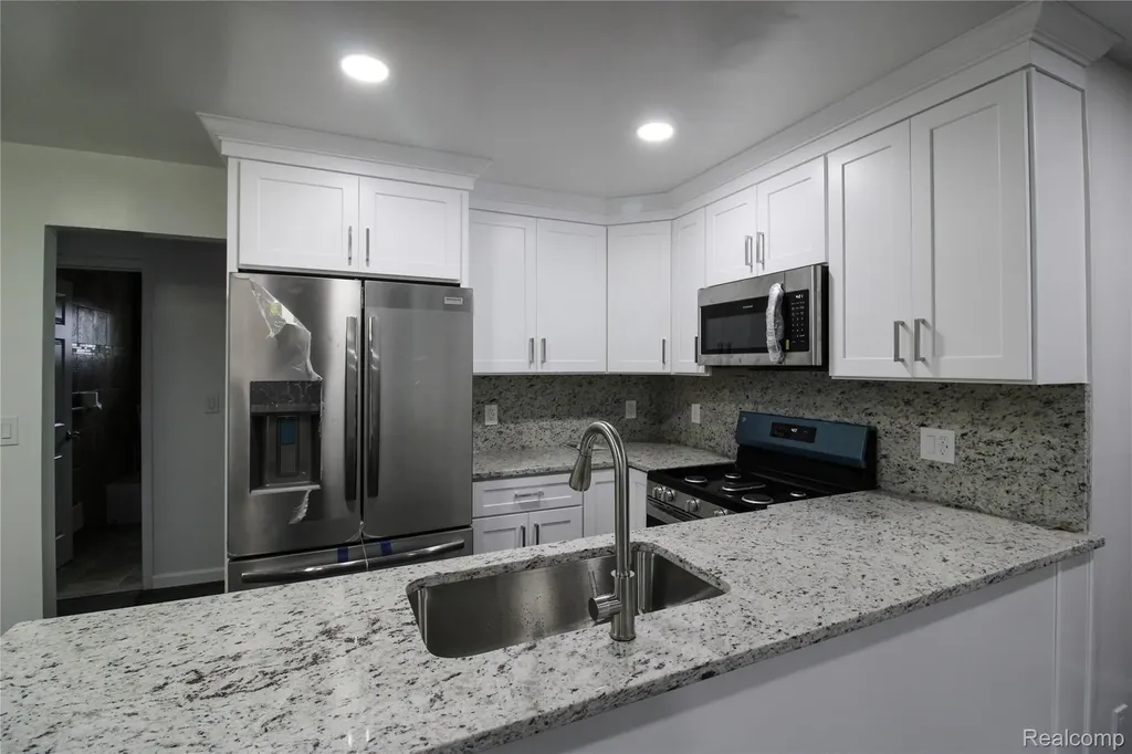 40159 William Drive Sterling Heights City MI 48313