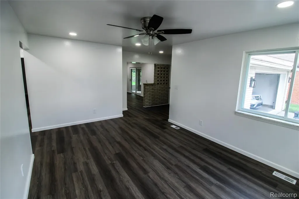 40159 William Drive Sterling Heights City MI 48313