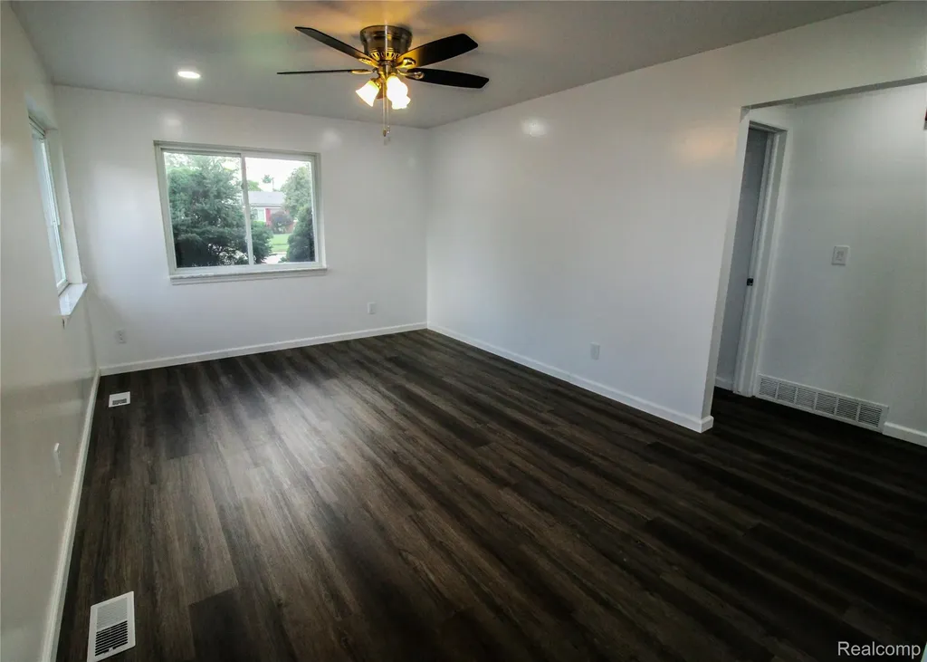 40159 William Drive Sterling Heights City MI 48313