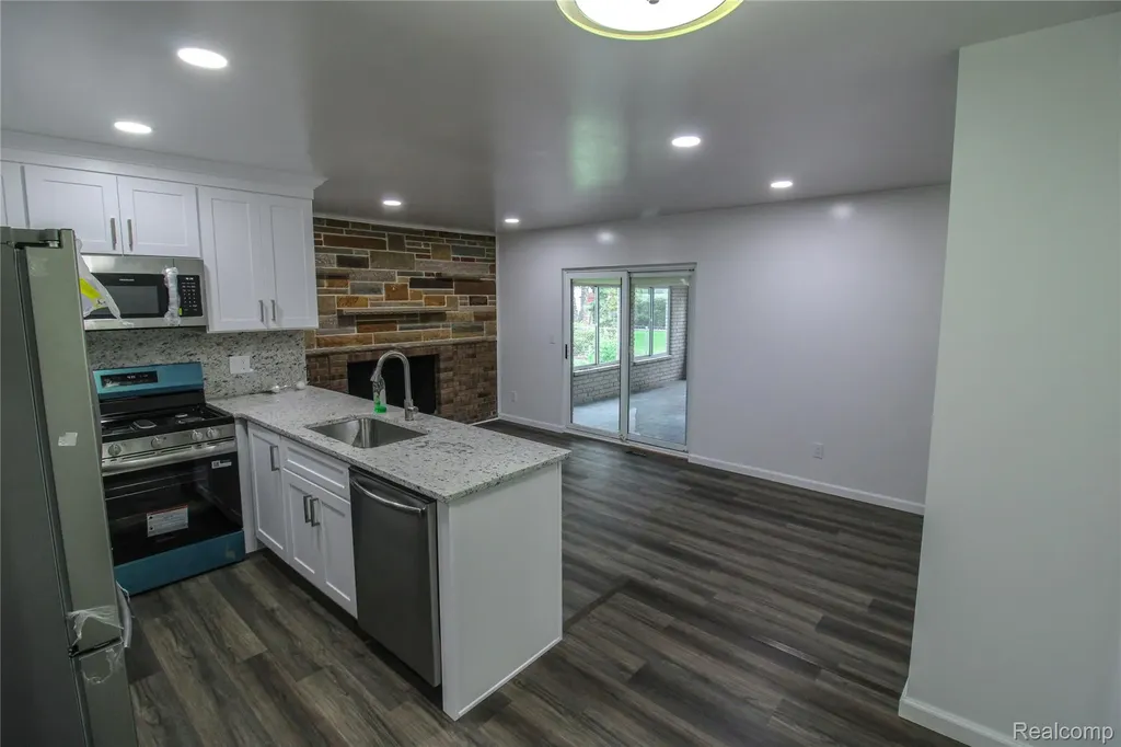 40159 William Drive Sterling Heights City MI 48313