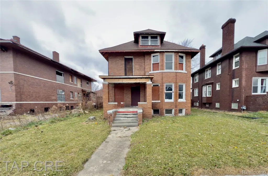 1017 E Grand Boulevard Detroit City MI 48207