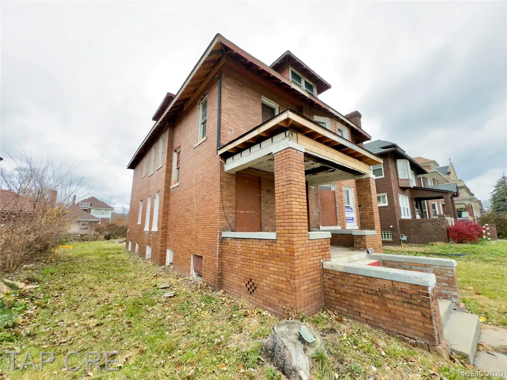1017 E Grand Boulevard Detroit City MI 48207
