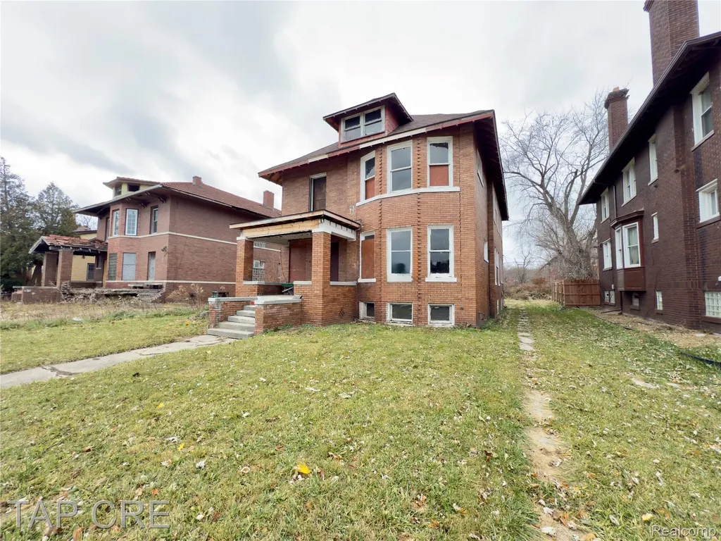 1017 E Grand Boulevard Detroit City MI 48207