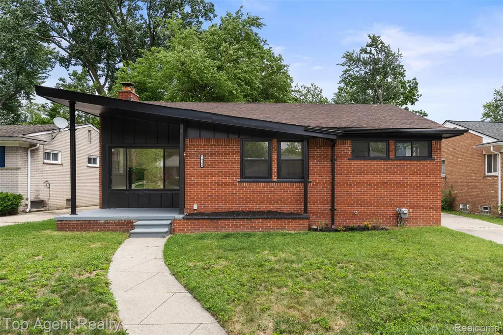 24300 Seneca Street Oak Park City MI 48237