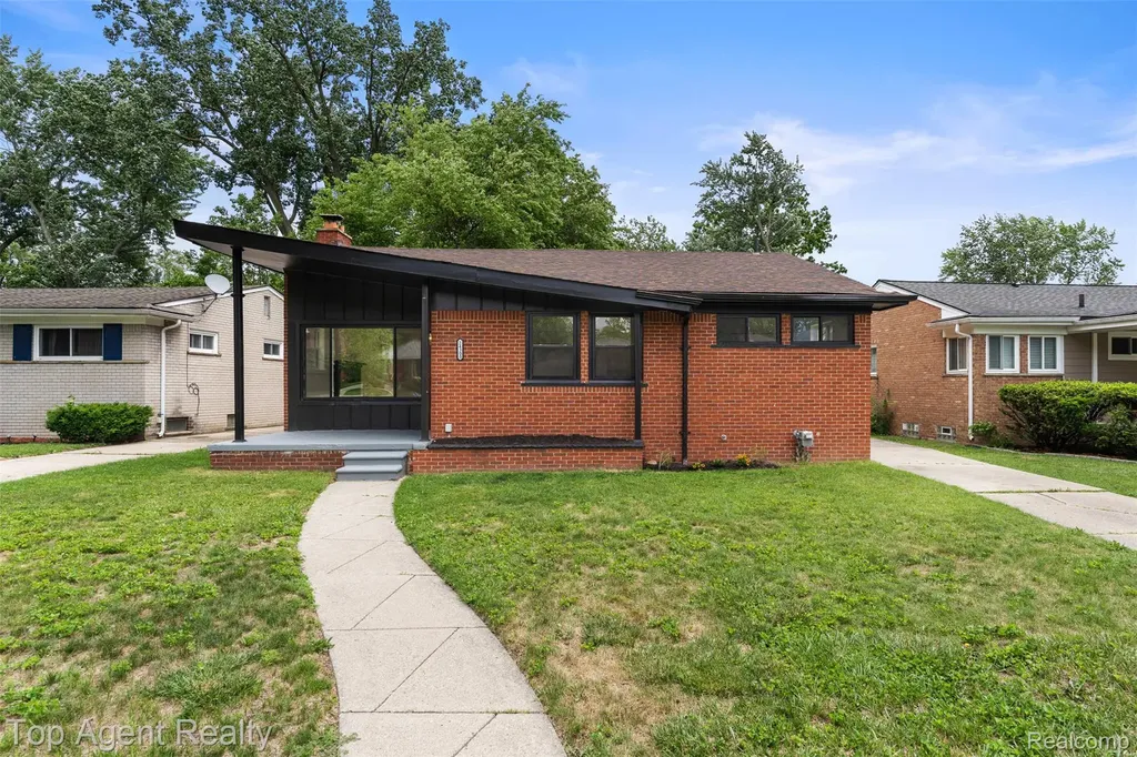 24300 Seneca Street Oak Park City MI 48237