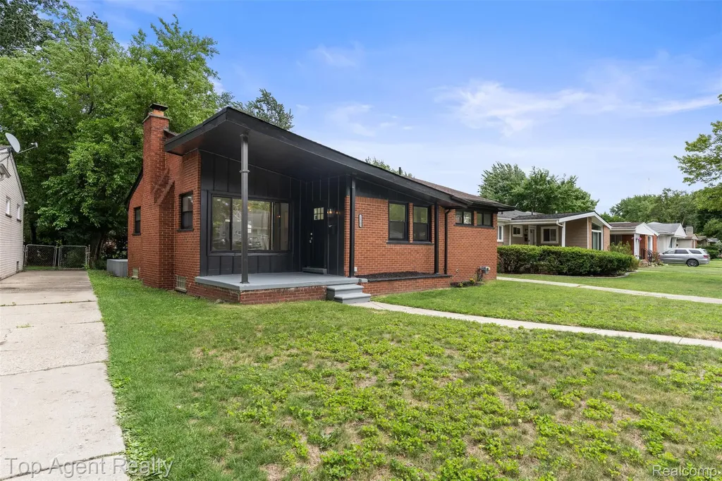 24300 Seneca Street Oak Park City MI 48237