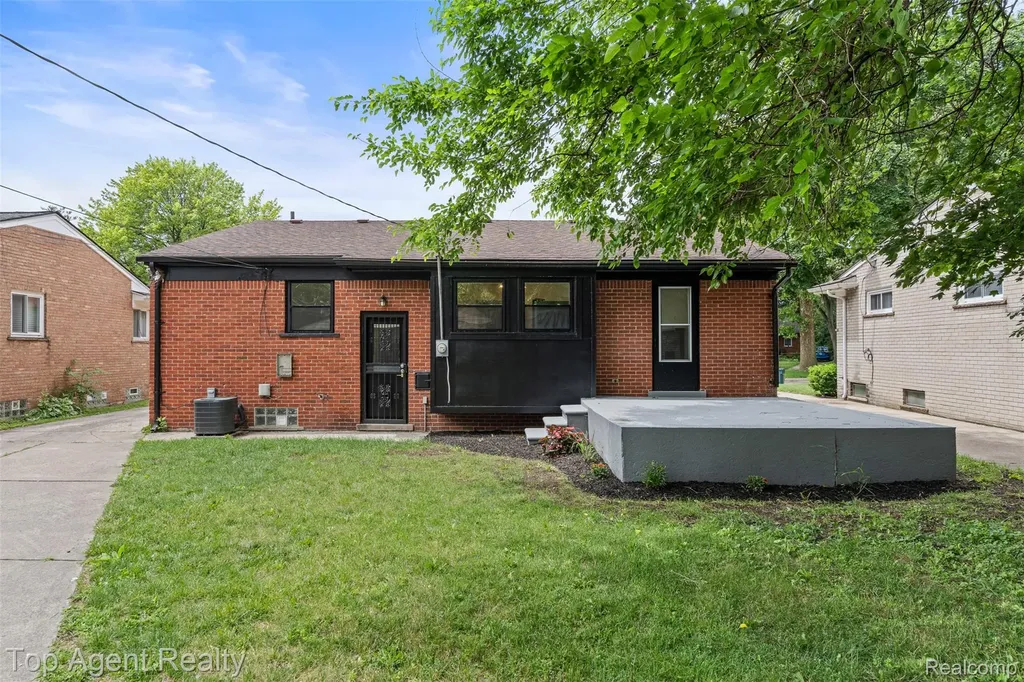 24300 Seneca Street Oak Park City MI 48237