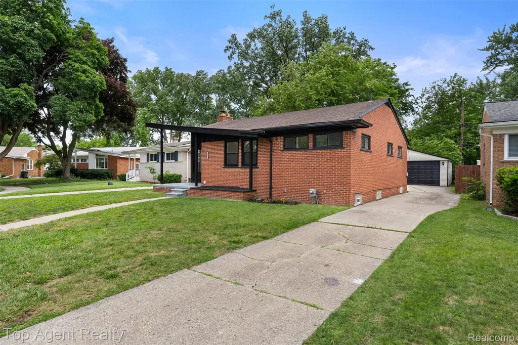 24300 Seneca Street Oak Park City MI 48237