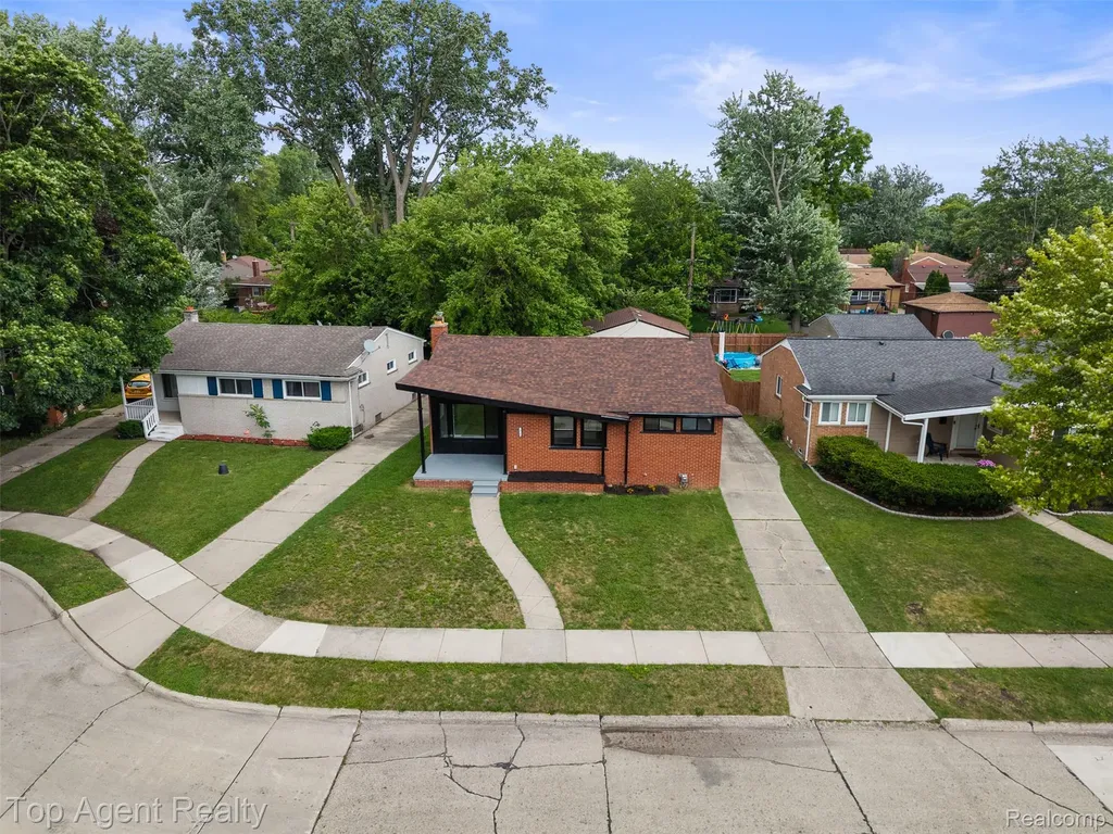 24300 Seneca Street Oak Park City MI 48237
