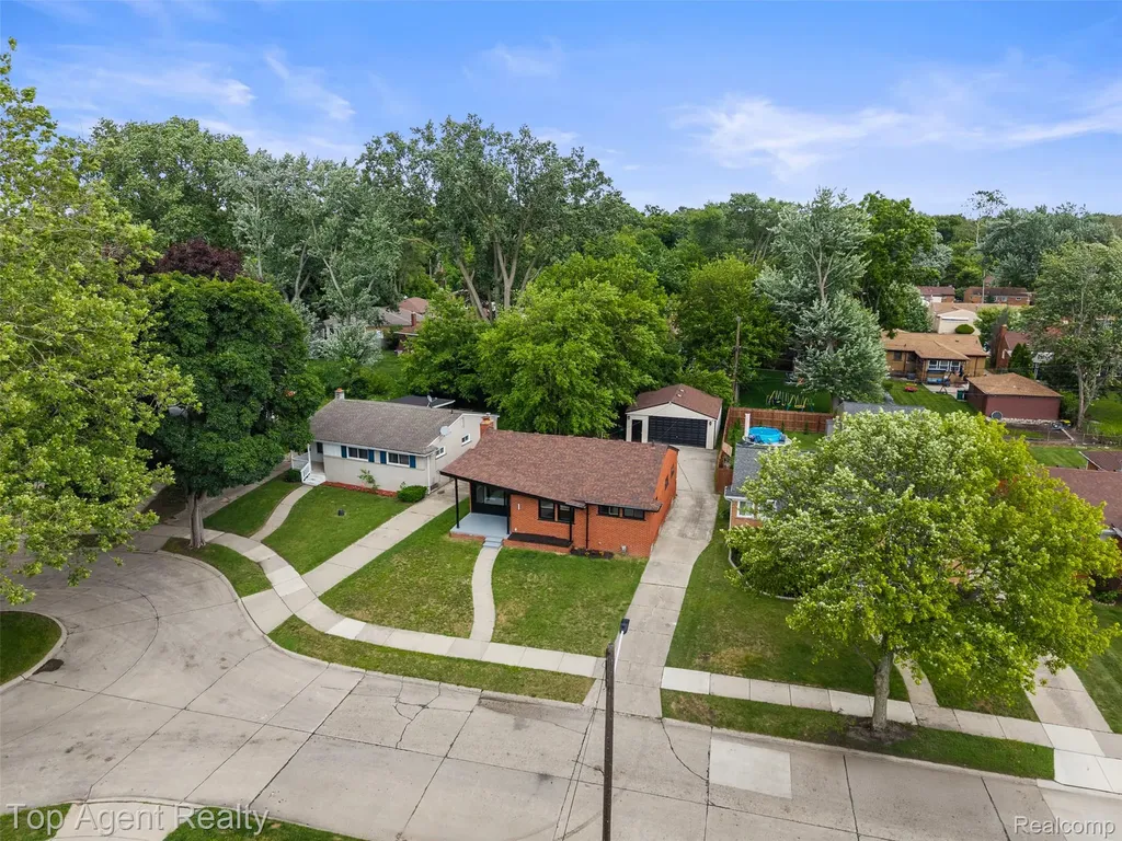 24300 Seneca Street Oak Park City MI 48237