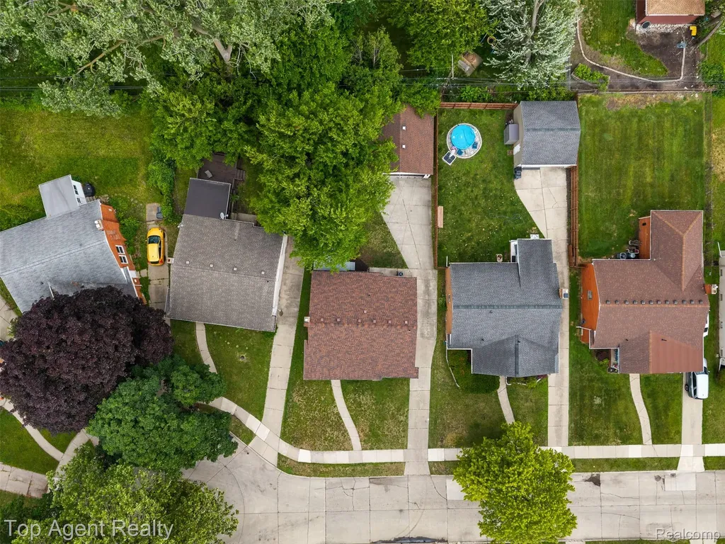 24300 Seneca Street Oak Park City MI 48237