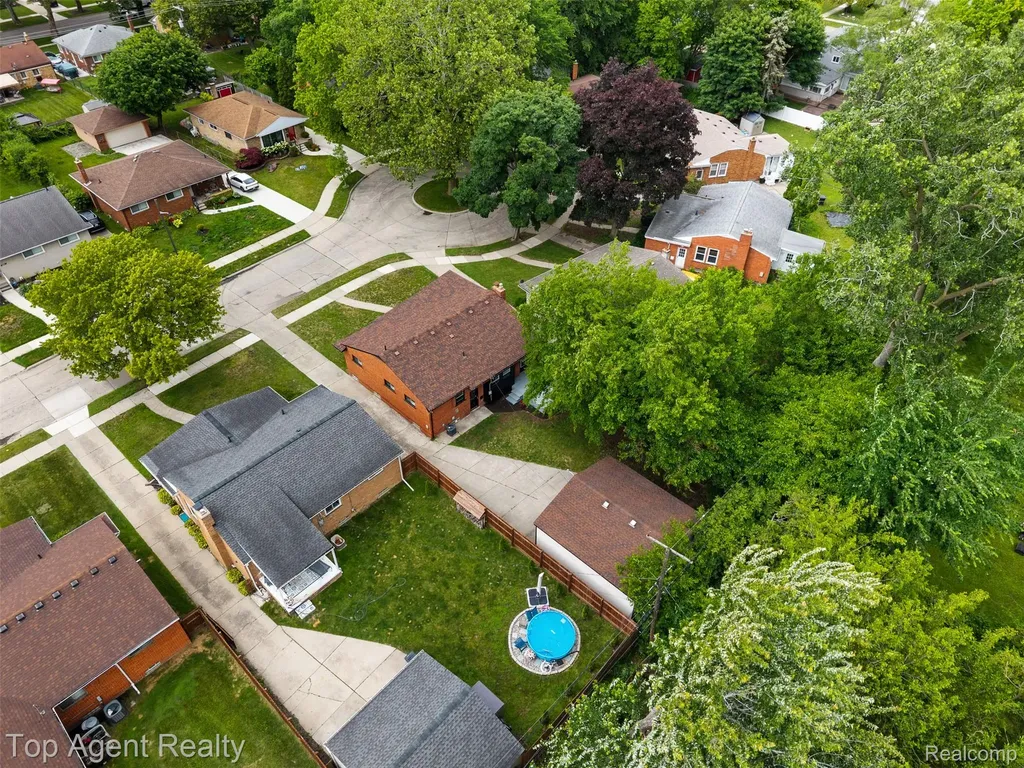 24300 Seneca Street Oak Park City MI 48237