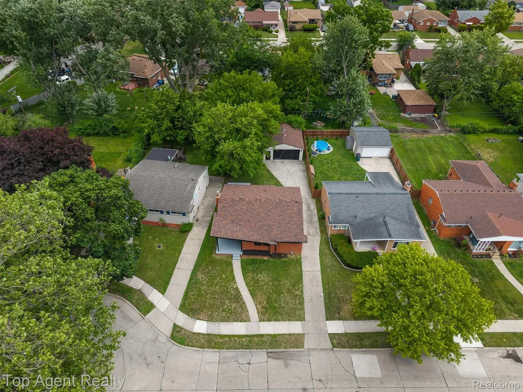 24300 Seneca Street Oak Park City MI 48237