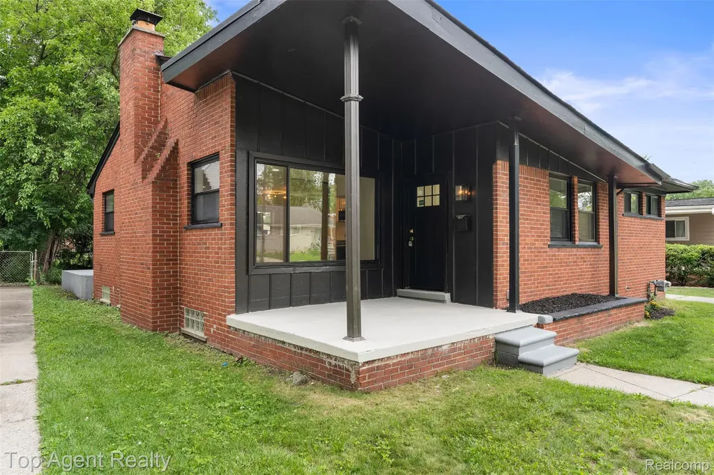 24300 Seneca Street Oak Park City MI 48237