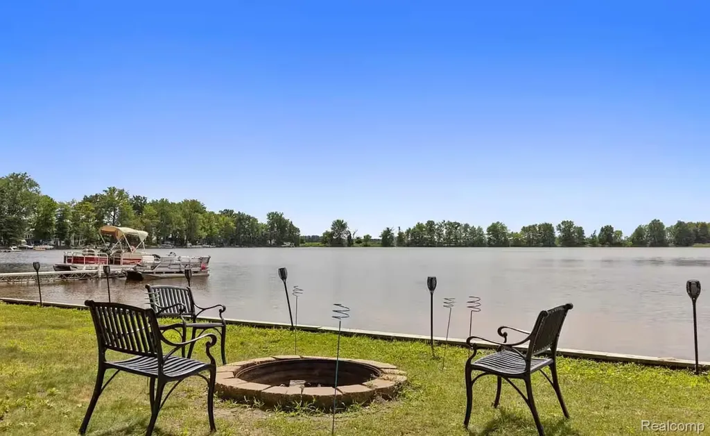 4991 Lakeview Drive Montcalm Township MI 49322