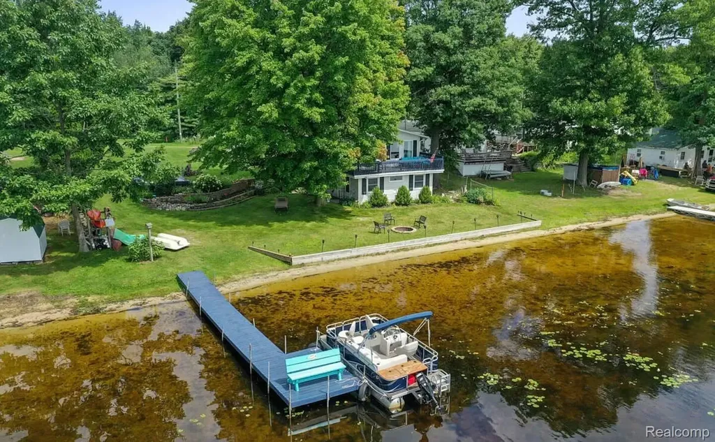 4991 Lakeview Drive Montcalm Township MI 49322