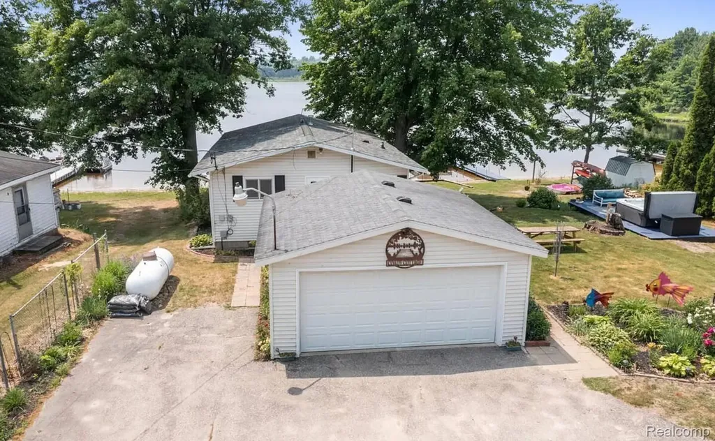 4991 Lakeview Drive Montcalm Township MI 49322