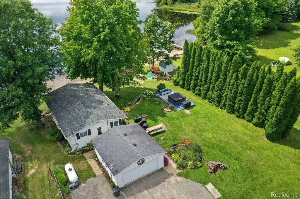 4991 Lakeview Drive Montcalm Township MI 49322