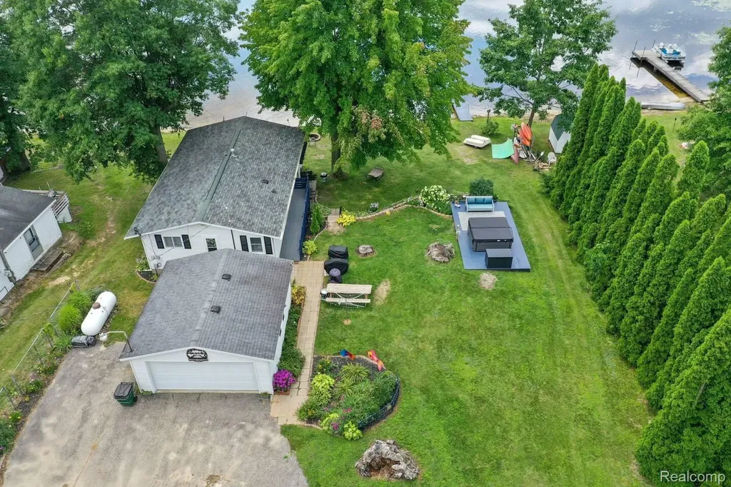 4991 Lakeview Drive Montcalm Township MI 49322
