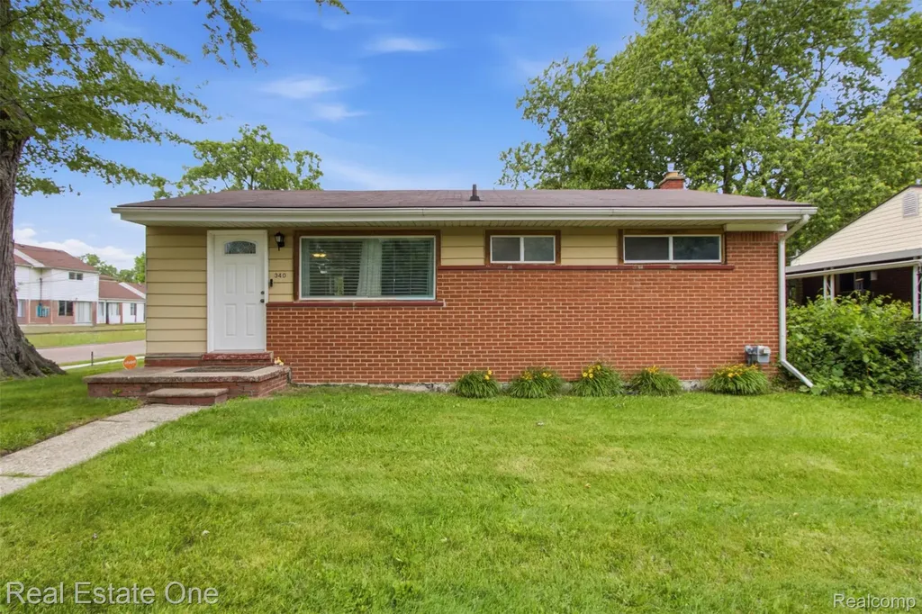 340 W Hopkins Avenue Pontiac City MI 48340