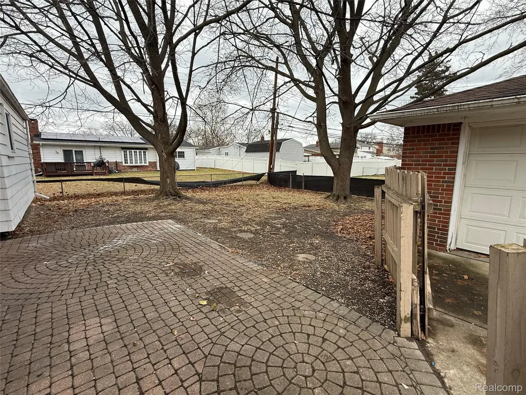 2501 King Road Trenton City MI 48183