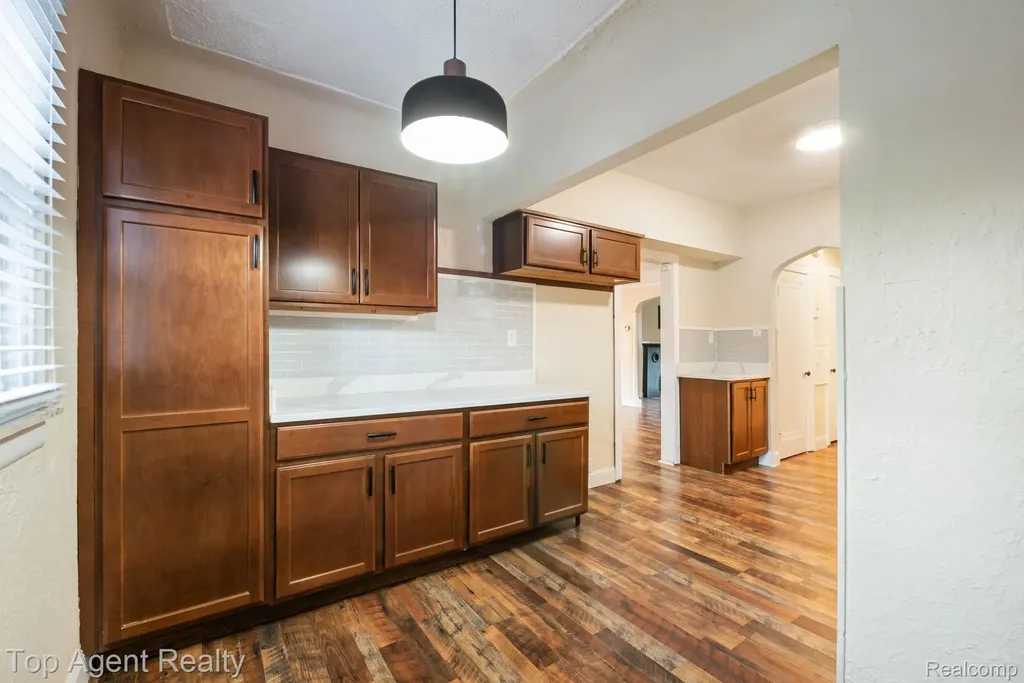 16565 Roselawn Street Detroit City MI 48221