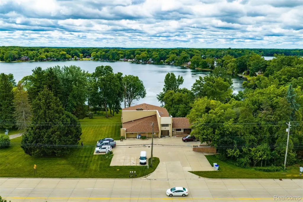 11032 Grand River Road Green Oak Township MI 48116