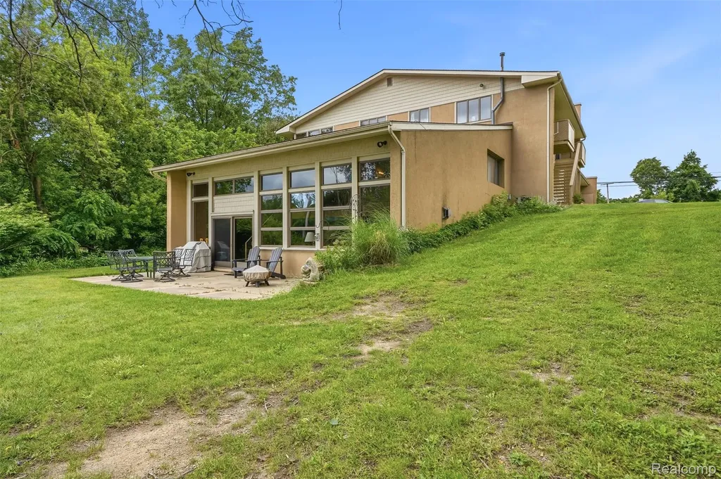 11032 Grand River Road Green Oak Township MI 48116
