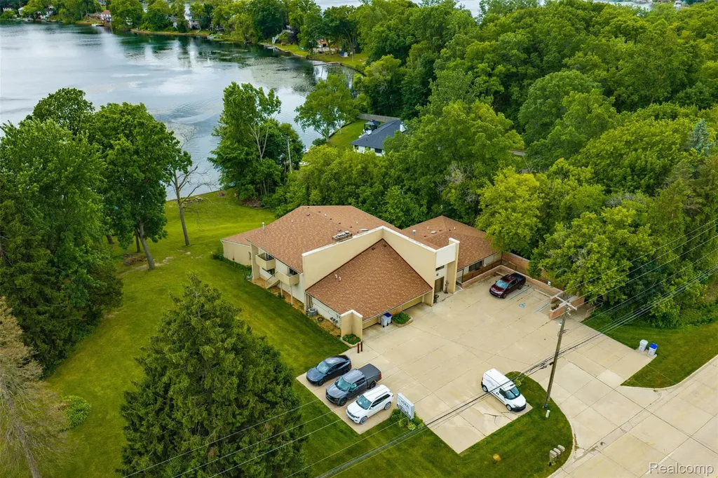 11032 Grand River Road Green Oak Township MI 48116