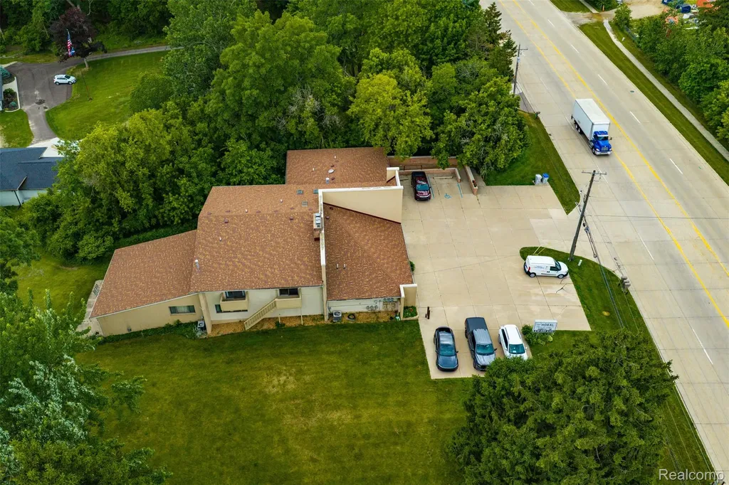 11032 Grand River Road Green Oak Township MI 48116