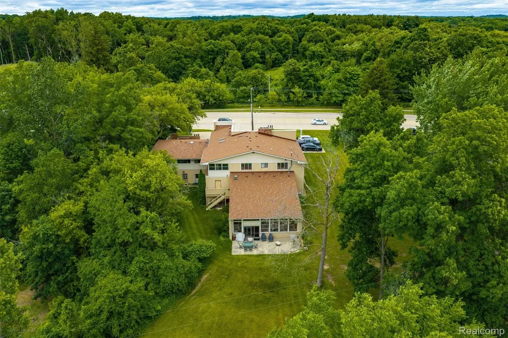 11032 Grand River Road Green Oak Township MI 48116