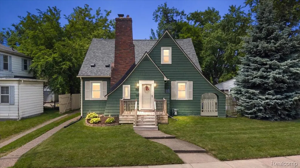580 E Montcalm Street Pontiac City MI 48342