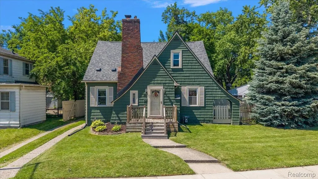 580 E Montcalm Street Pontiac City MI 48342