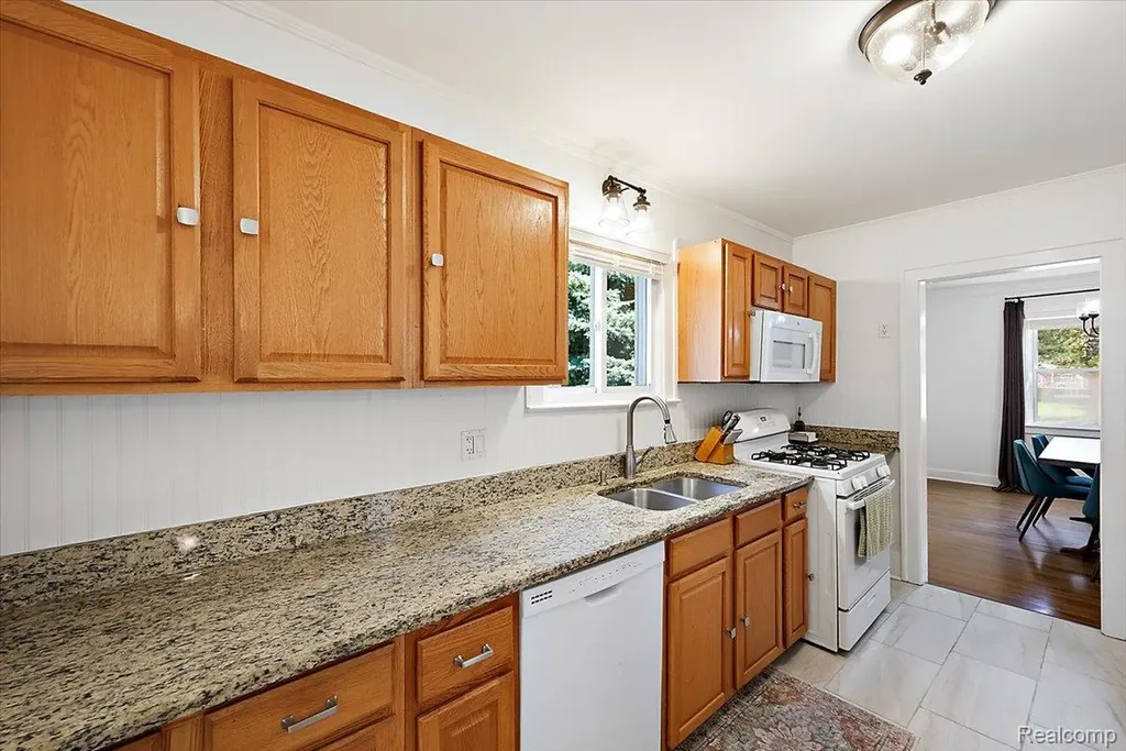 580 E Montcalm Street Pontiac City MI 48342