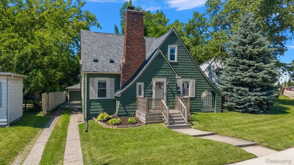 580 E Montcalm Street Pontiac City MI 48342