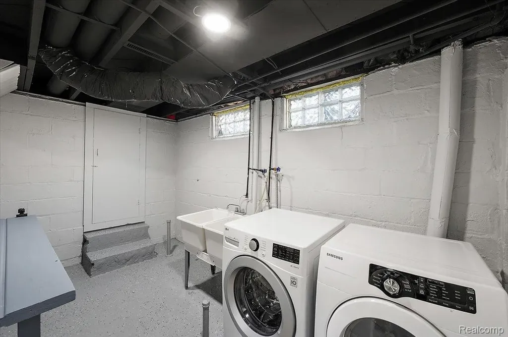 580 E Montcalm Street Pontiac City MI 48342