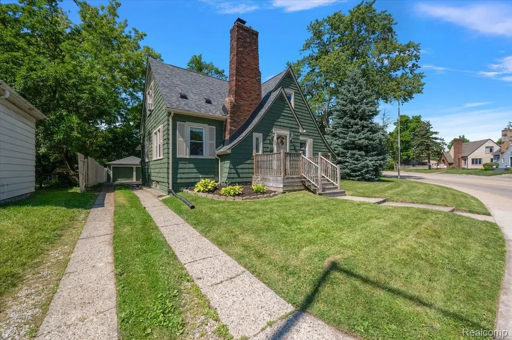 580 E Montcalm Street Pontiac City MI 48342