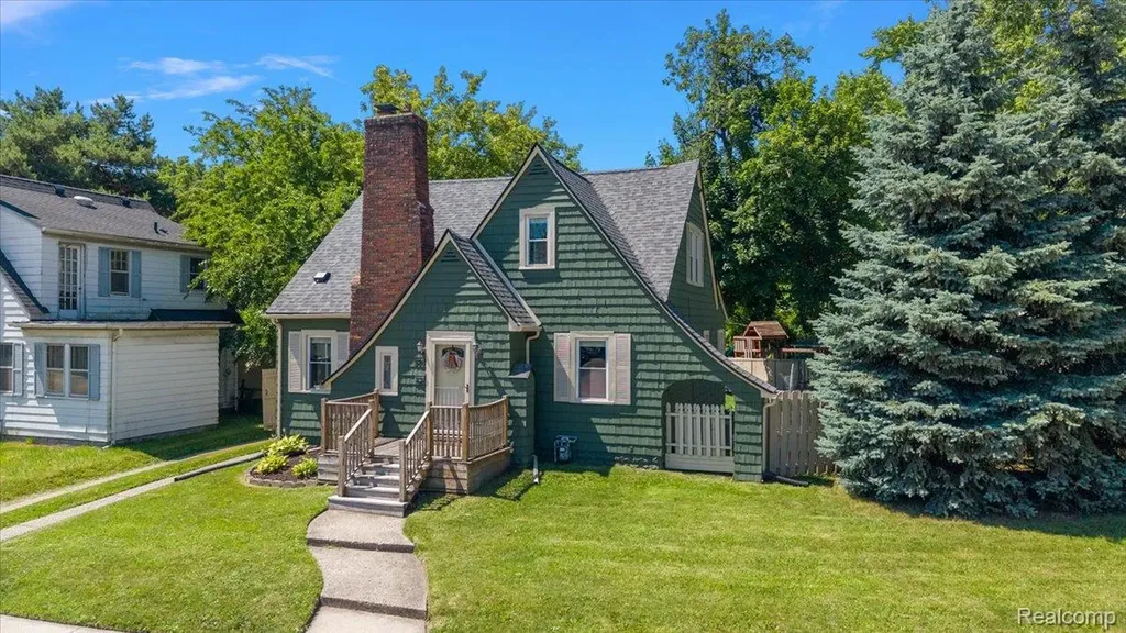 580 E Montcalm Street Pontiac City MI 48342