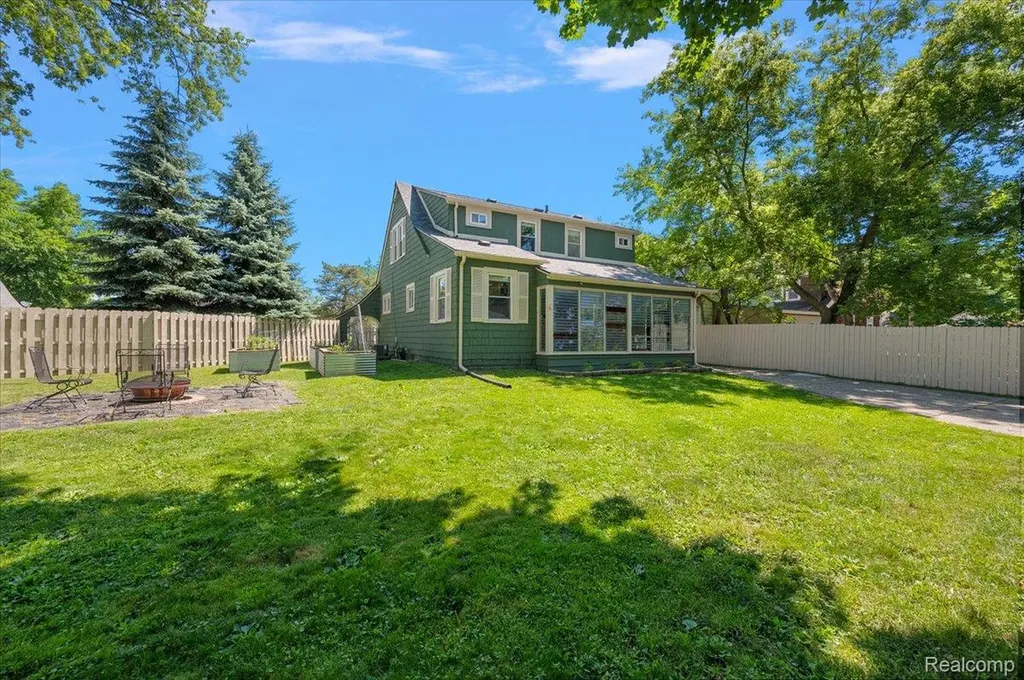 580 E Montcalm Street Pontiac City MI 48342