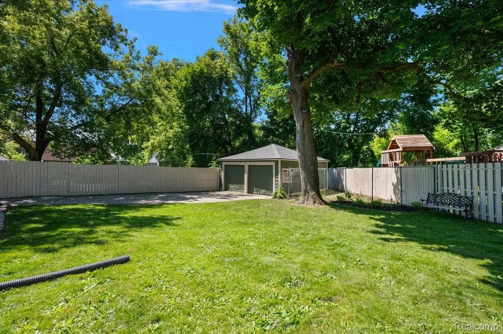 580 E Montcalm Street Pontiac City MI 48342