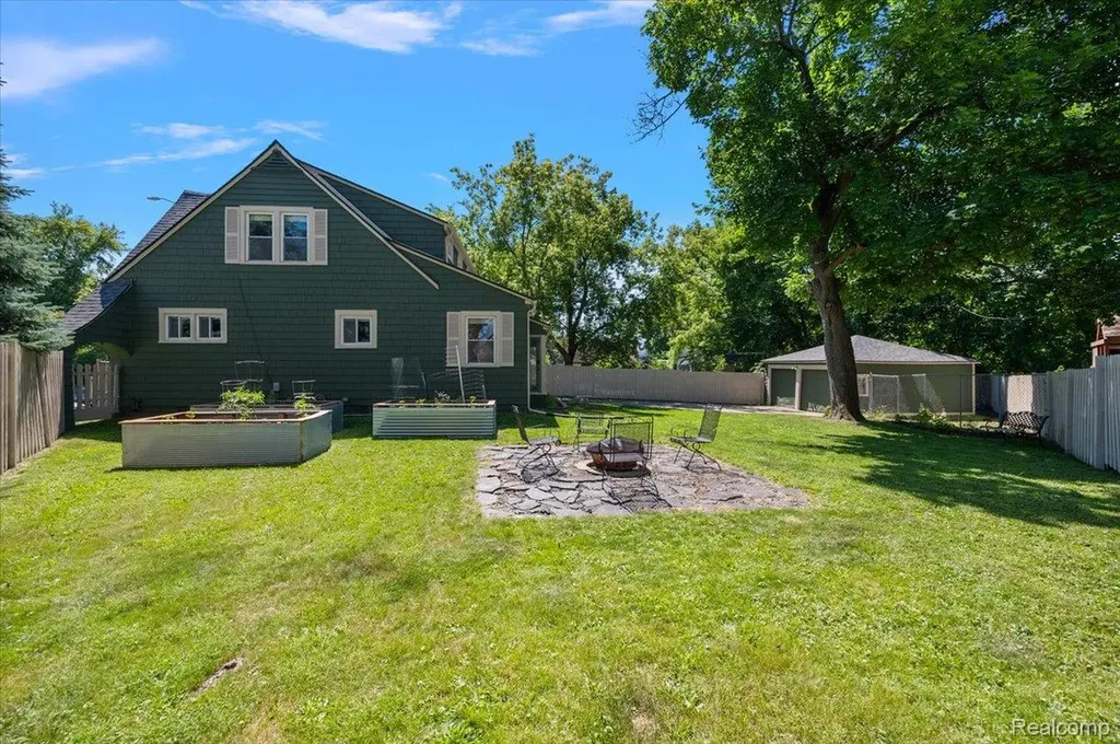 580 E Montcalm Street Pontiac City MI 48342