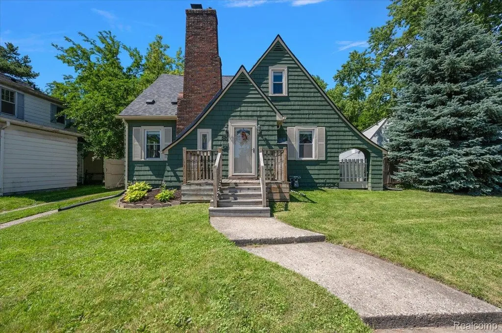 580 E Montcalm Street Pontiac City MI 48342