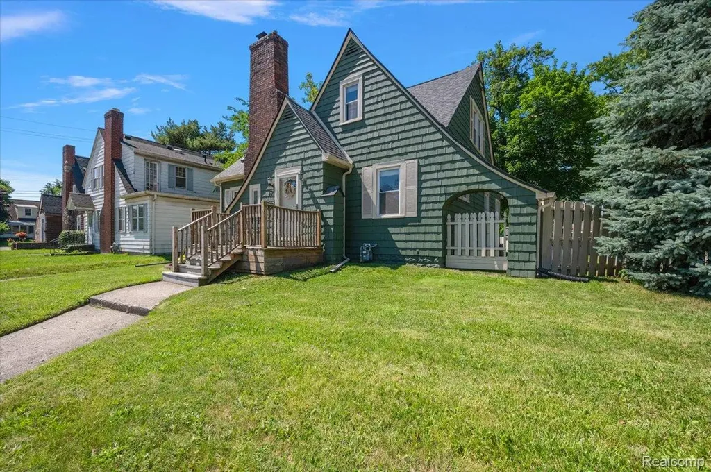 580 E Montcalm Street Pontiac City MI 48342
